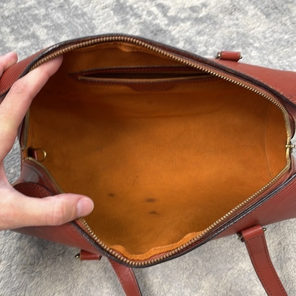 Louis Vuitton Epi Soufflot Kenyan Fawn Brownish Burnt Red Round Baguette - Picture 11 of 17